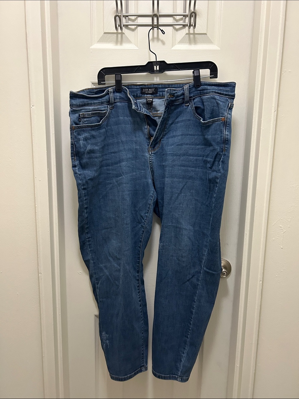 Judy Blue Medium Wash Slim Straight Jeans